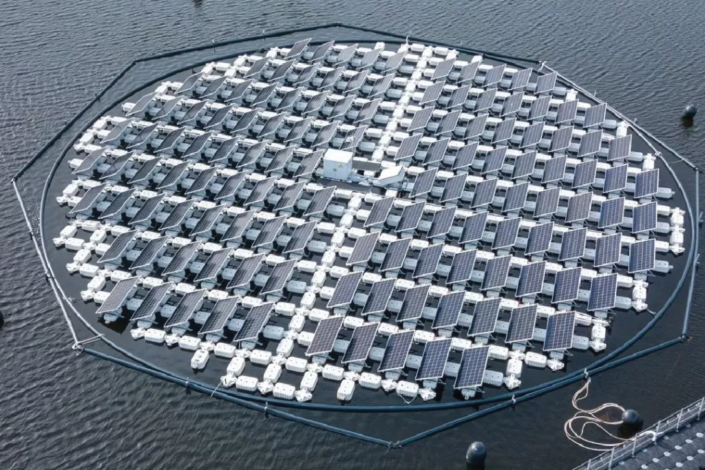 پنل های خورشیدی شناور